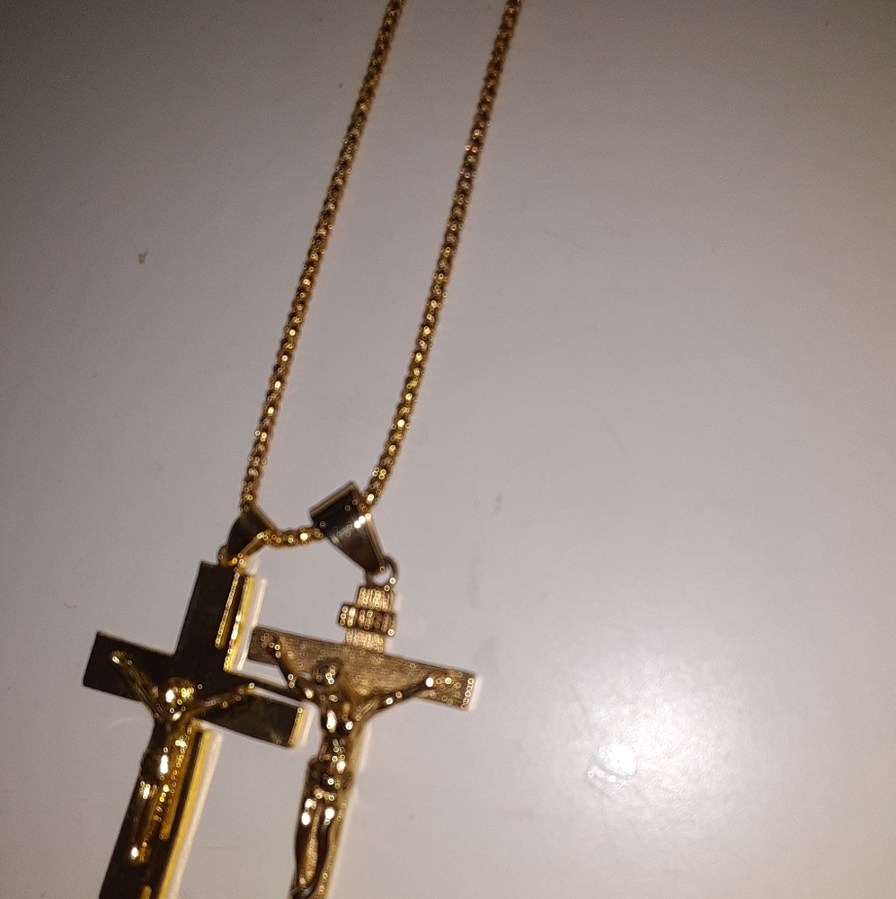Gold chain with 2 crucifix pendants